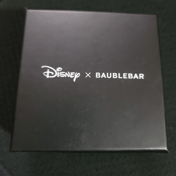 🆕 Minnie Mouse gold earrings 🏰 - Picture 2 of 3